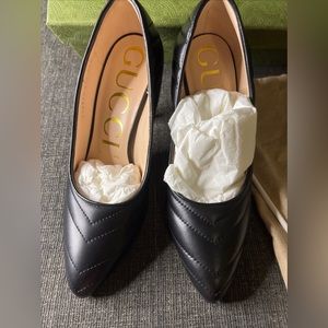Women’s Gucci marmont GG Pumps.
